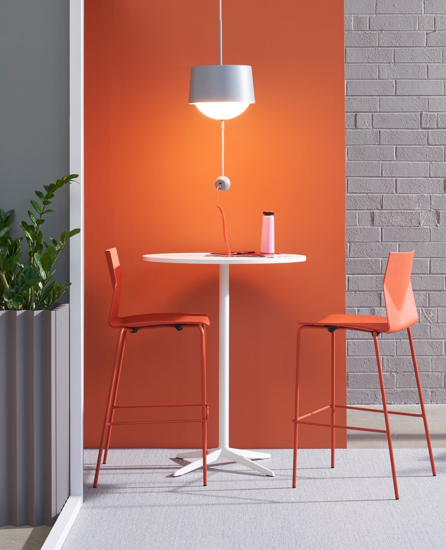 Four® Resting Table, Bar Height, Round - 31.5" Diameter