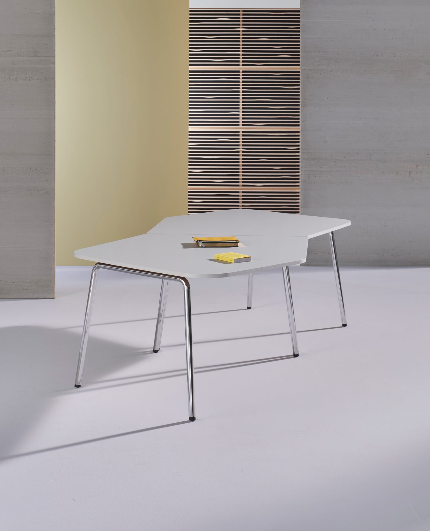 FourReal® Table - Diamond