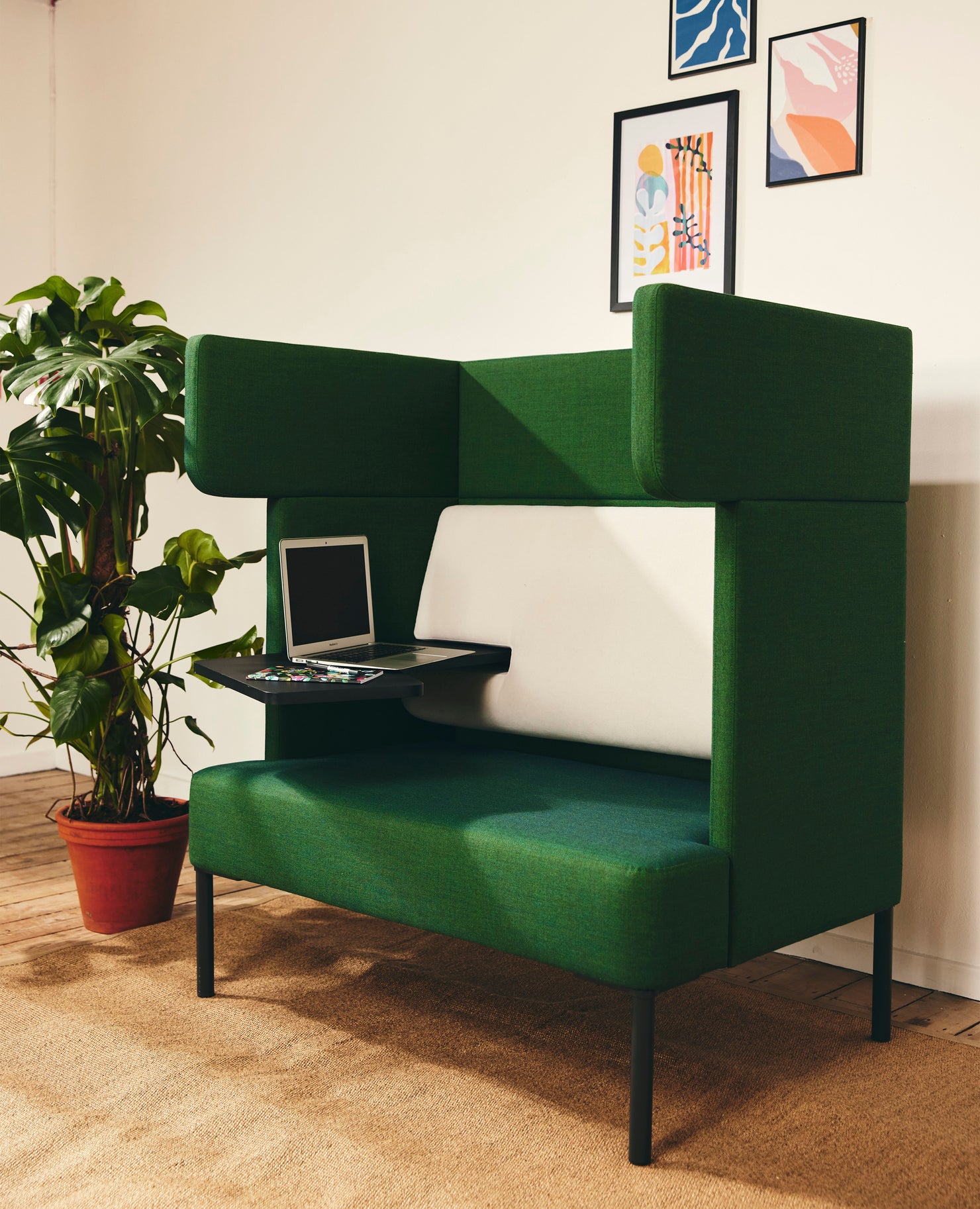 FourUs® Solo Sofa, 4 Leg Base - Left Side Facing Table