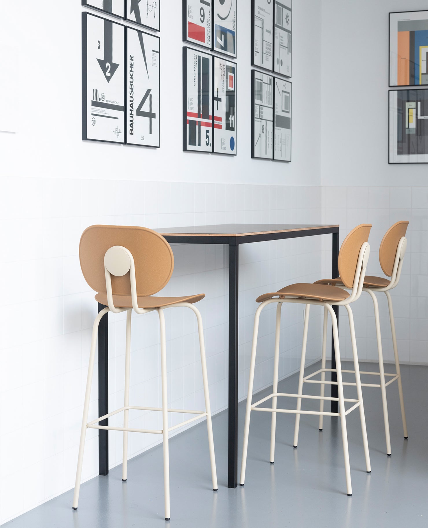 Hari Chair, Bar Height - Polypropylene