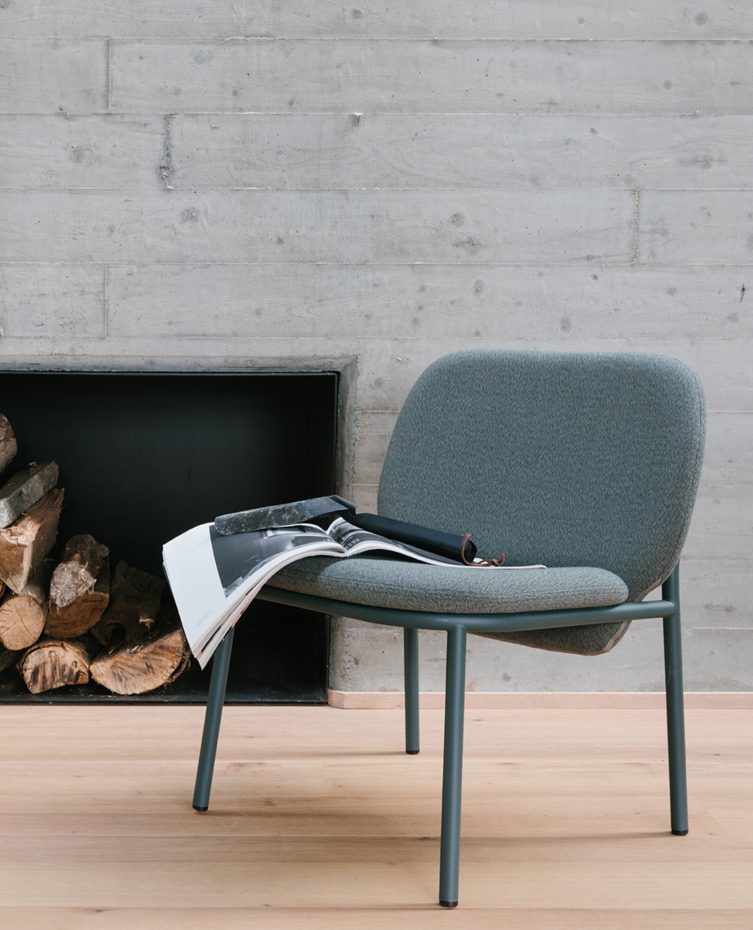 Lana Lounge Chair, Metal - Lowback