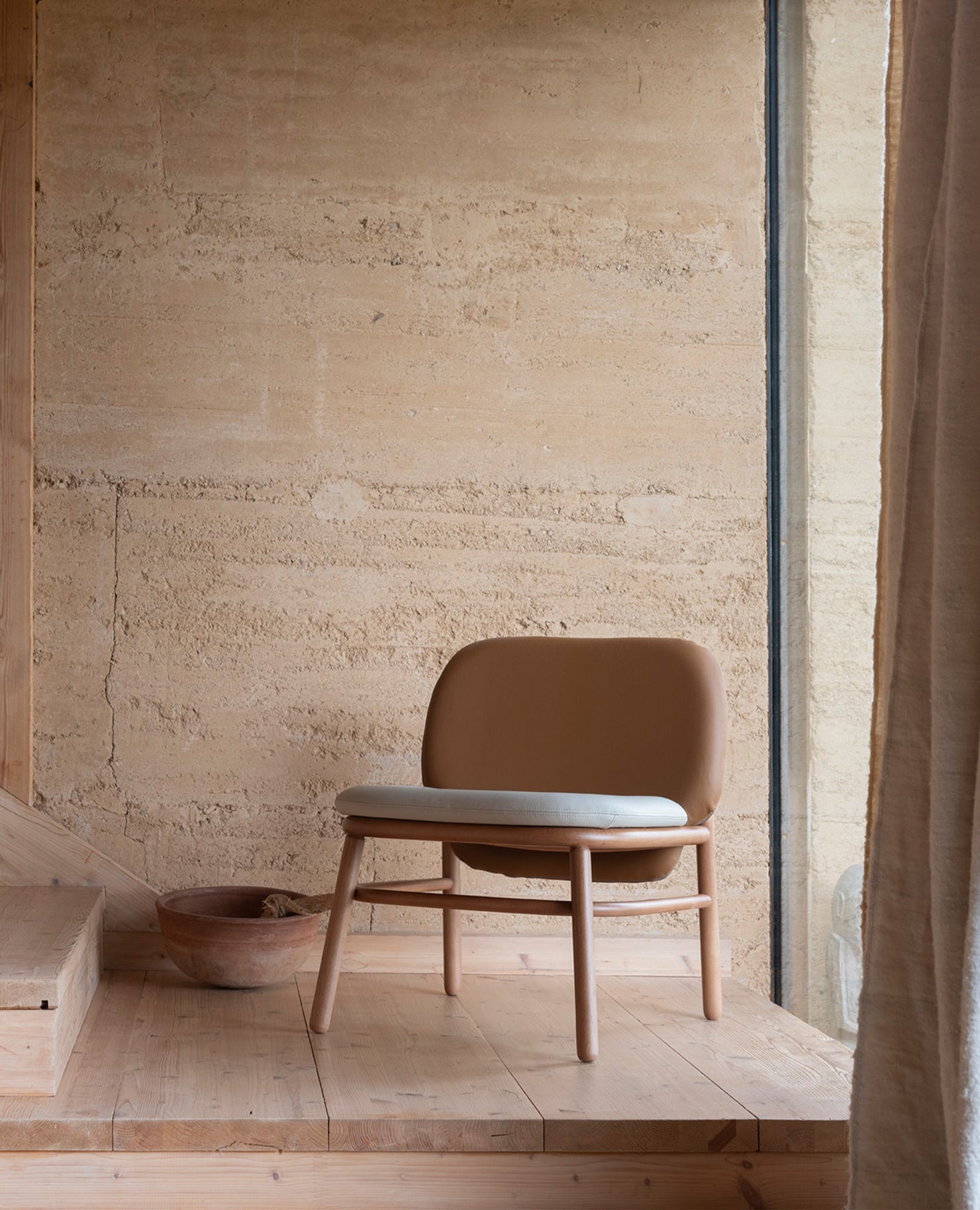 Lana Lounge Chair, Wood - Lowback