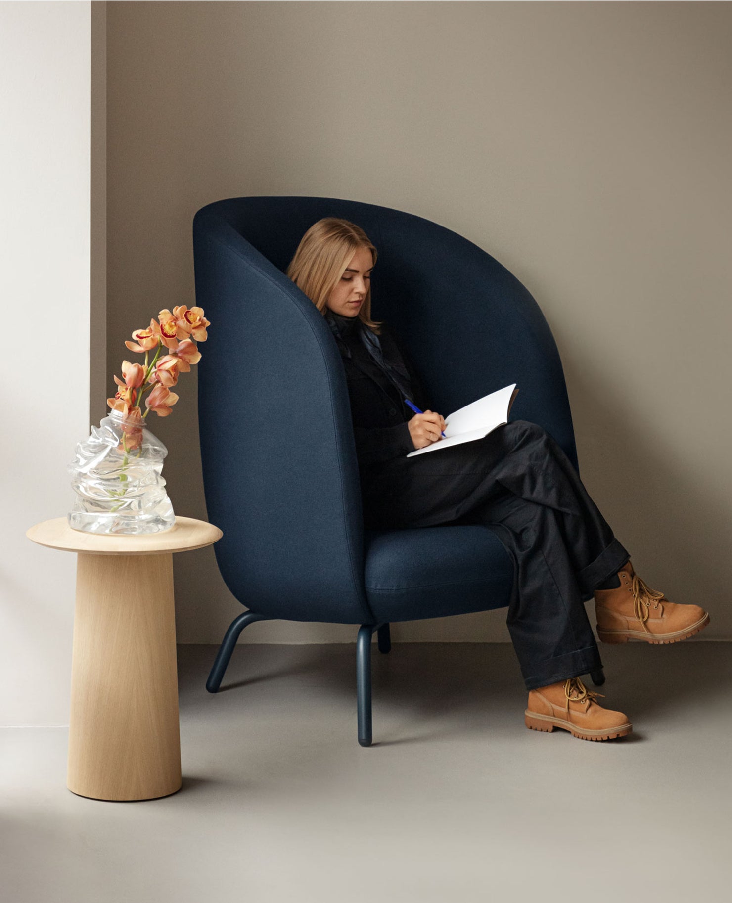 Nest Easy Lounge Chair - Metal Base