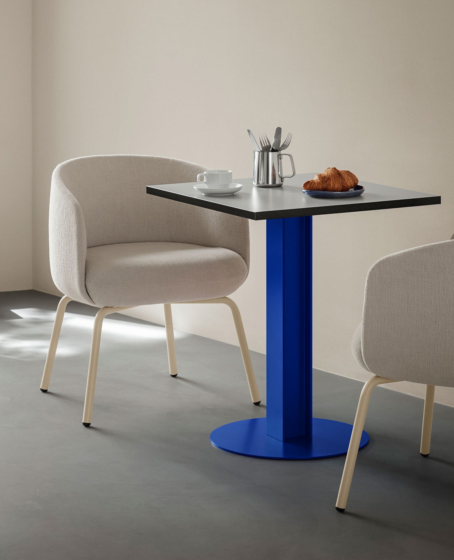 Nest Chair - Metal Base