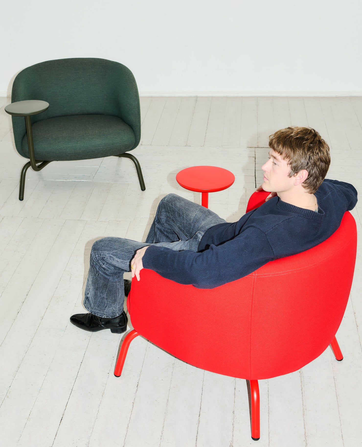 Nest Club Chair, Metal Base - with Left Side Facing Table