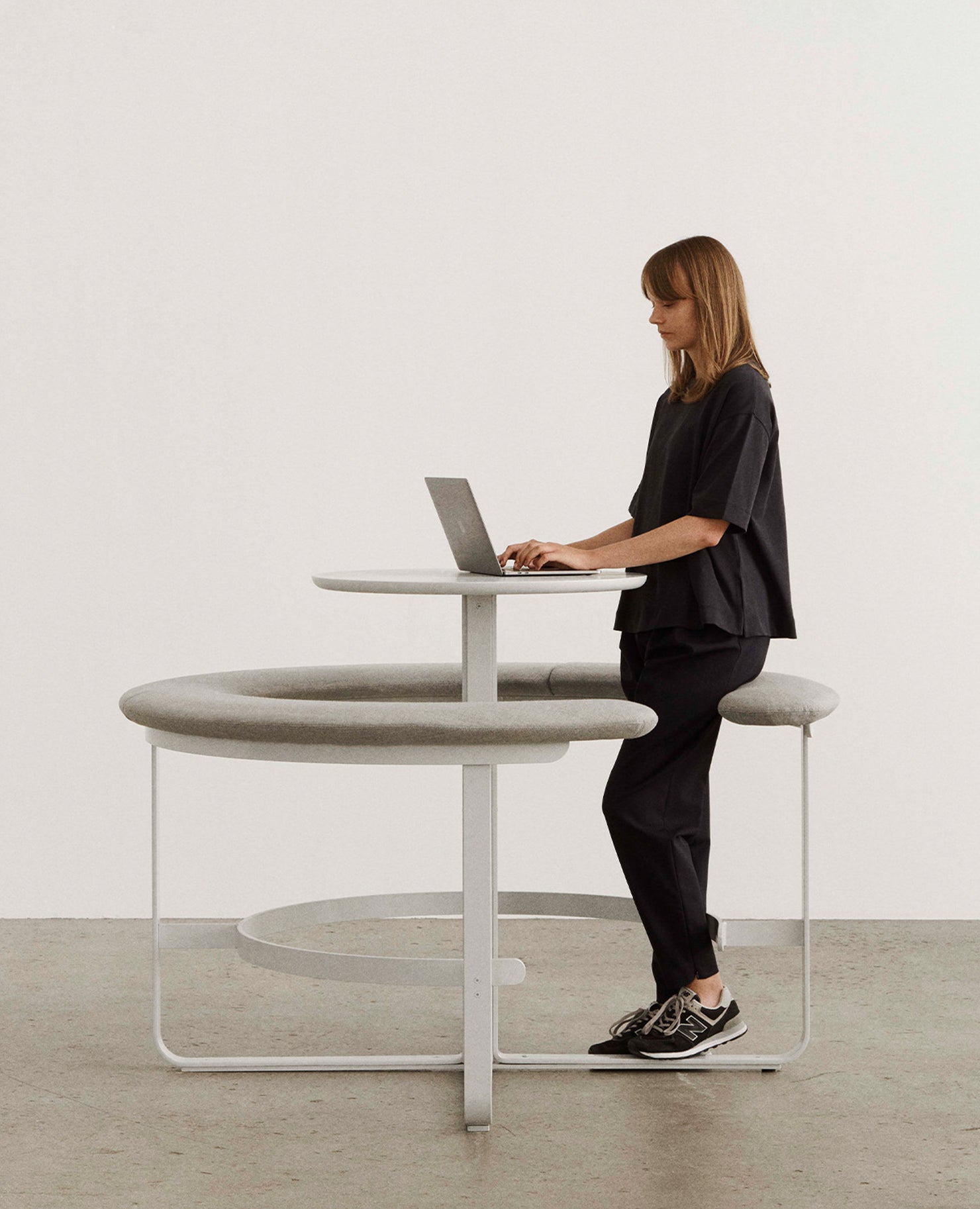 Picnic Round Bench Seating with Table, Bar Height - 59" Diameter