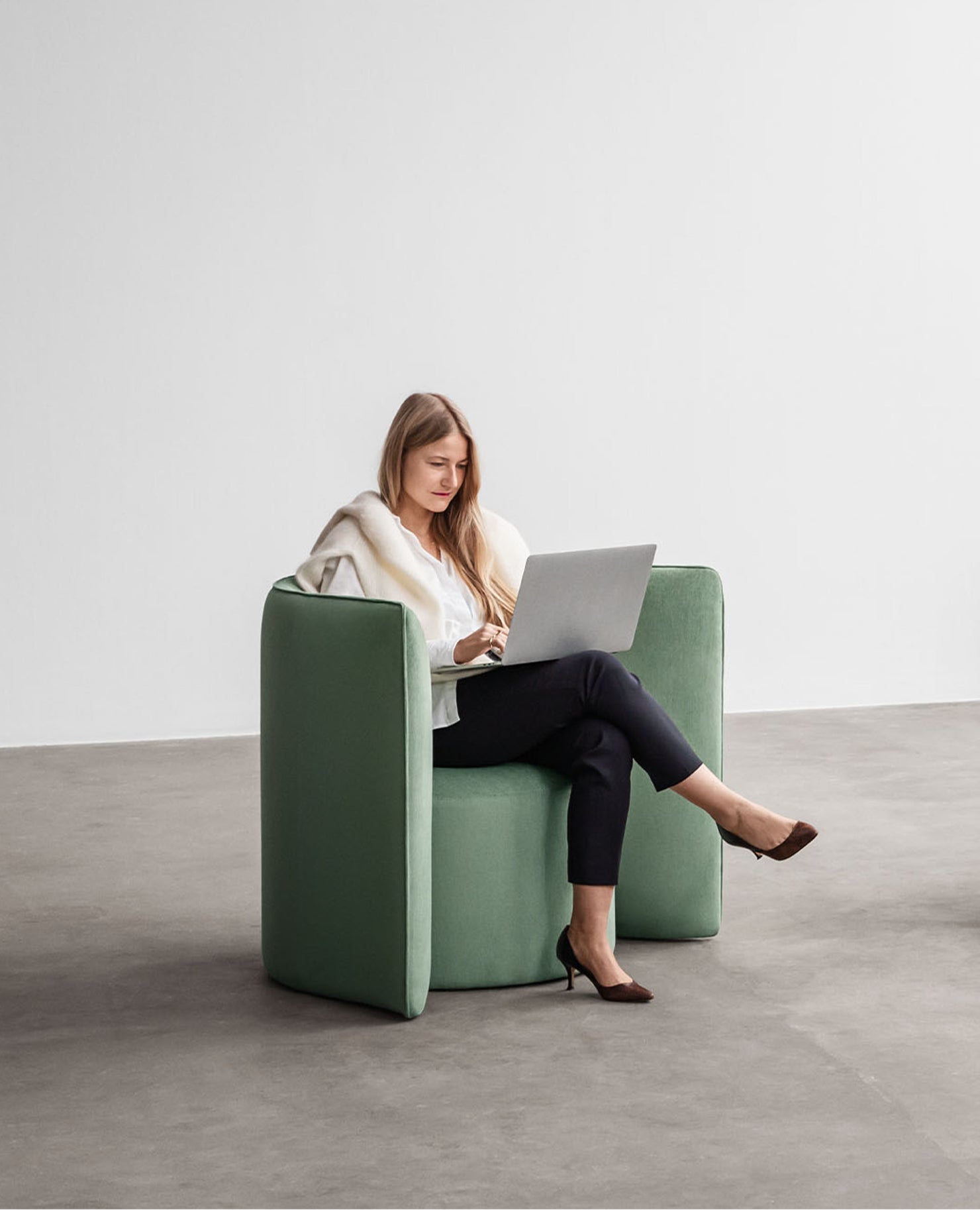 Proto Lounge Chair, Lowback, Outward Curve - Swivel Base