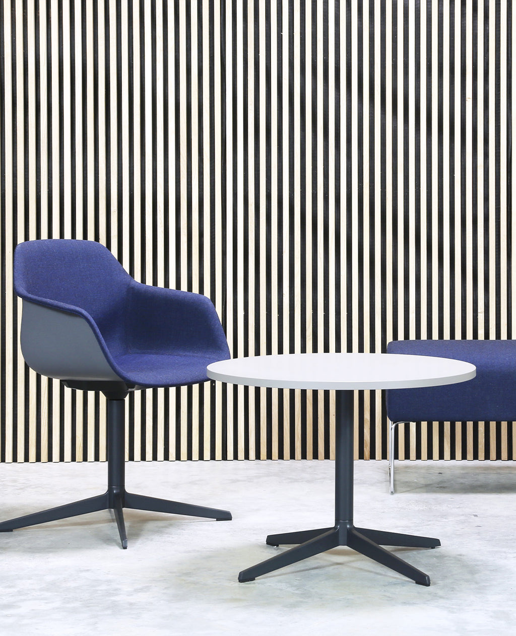 Four® Resting Table, Lounge Height, Round - 31.5