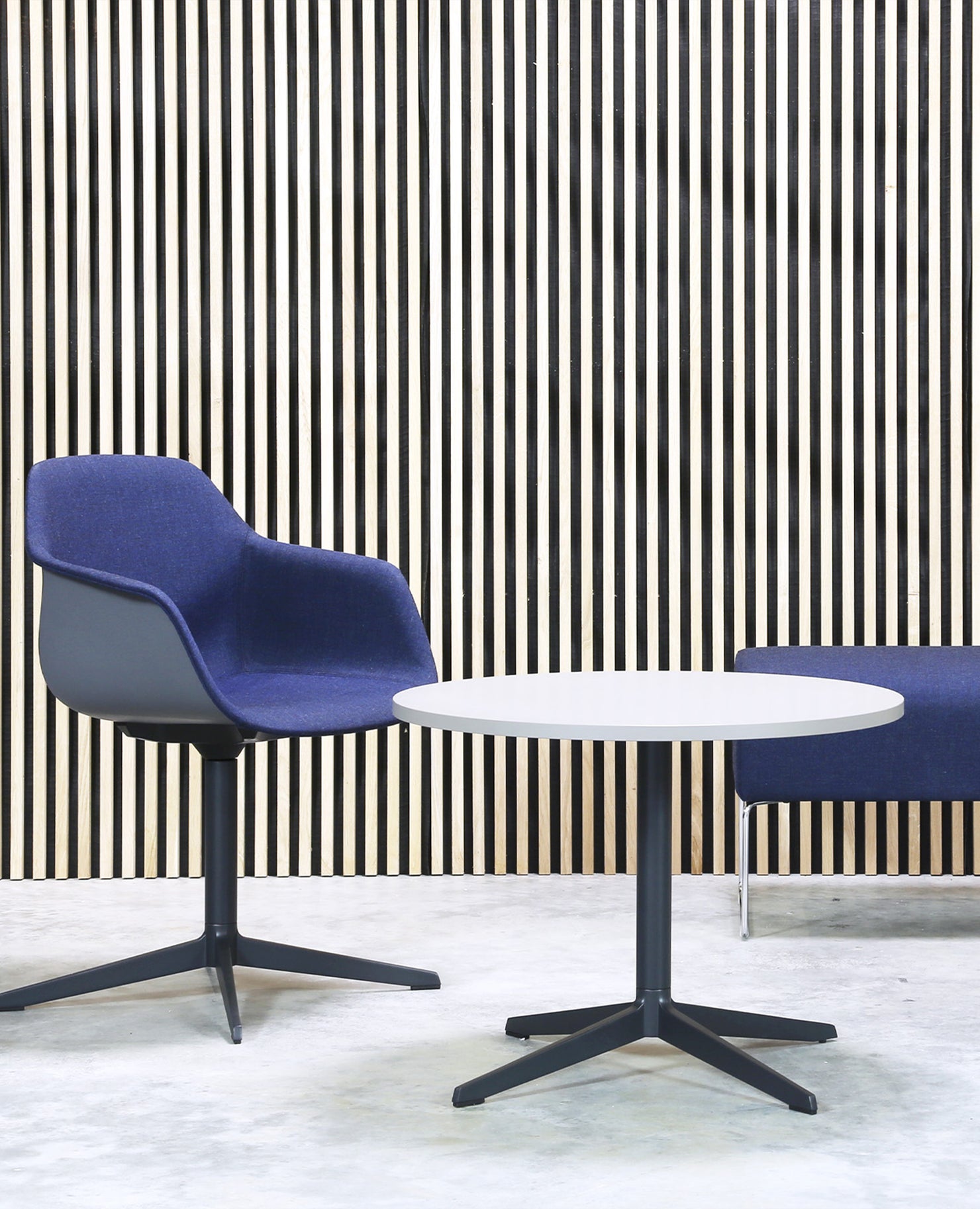 Four® Resting Table, Lounge Height, Round - 31.5" Diameter