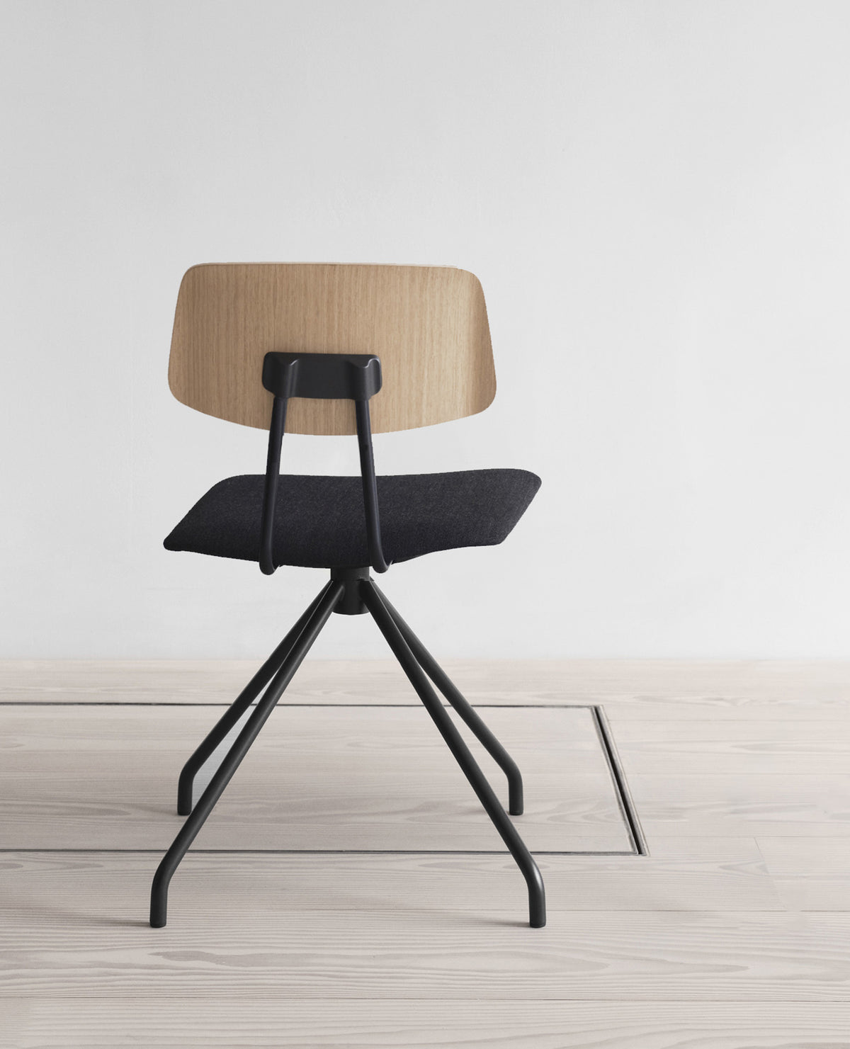 Share Chair, Wood Back, Swivel Tilt Base with Auto-Return - Upholstered Seat