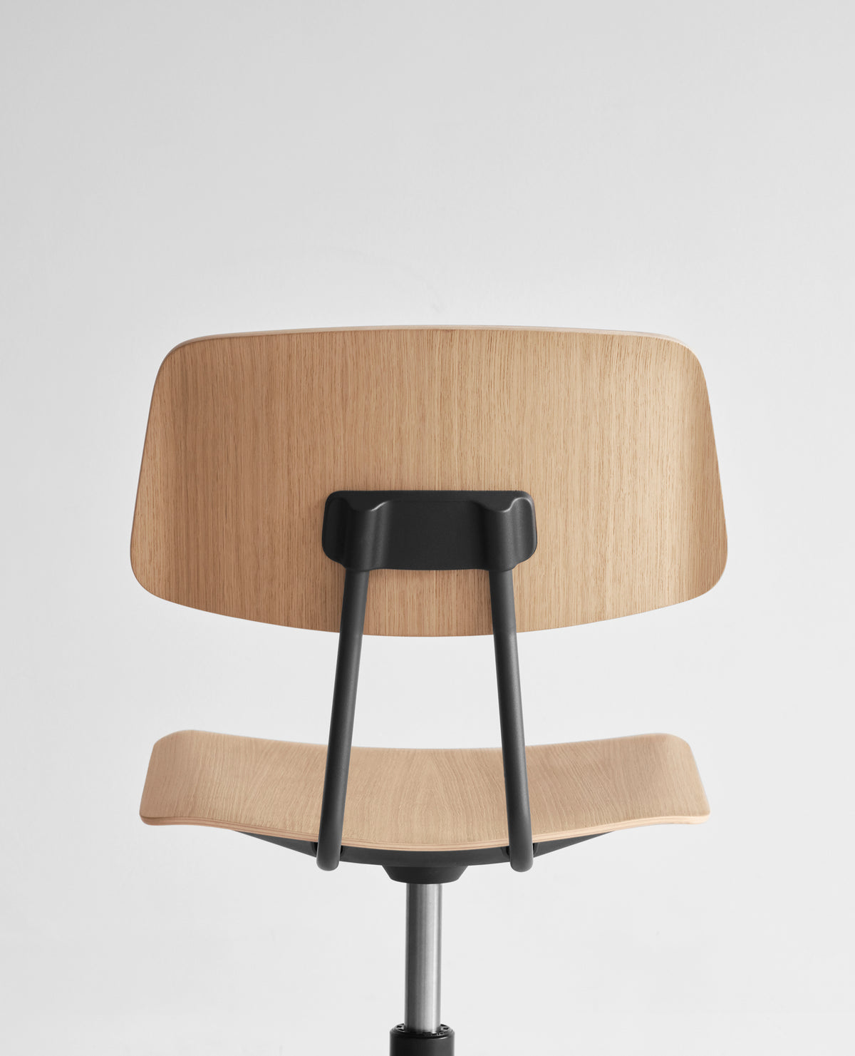 Share Chair, Wheeler Chair, Wood - Swivel Base