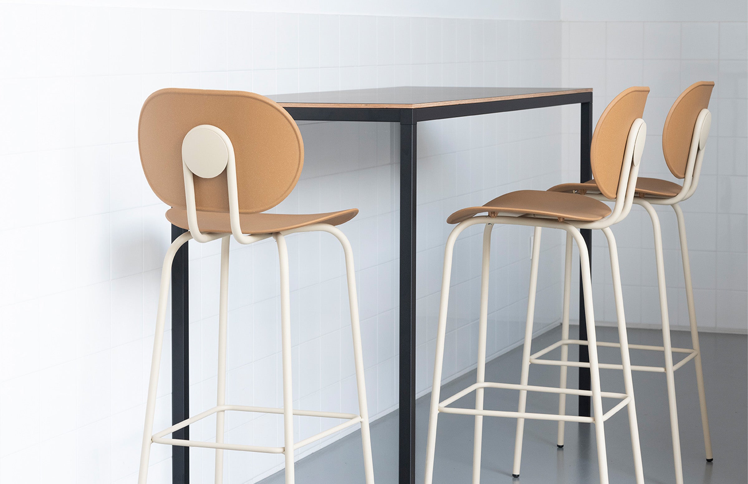 Hari Chair, Bar Height - Polypropylene – hightower.design